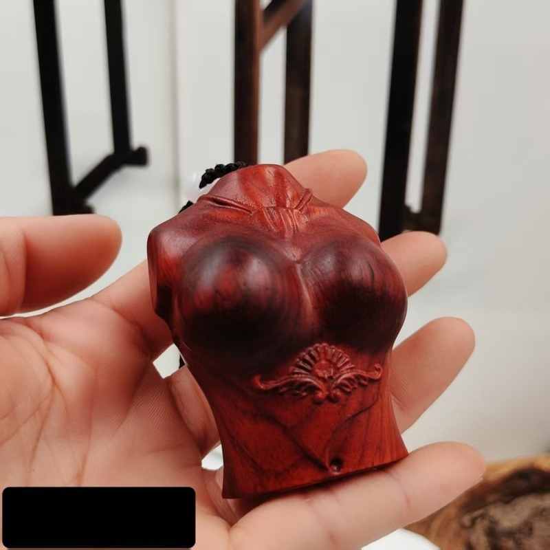 Novi drveni privjesak od sandalovine, ručno izrezbaren, prirodna boja drveta, bez lakiranja, bez uzice
