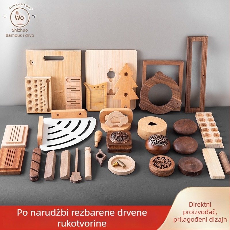 Drveni privjesci od crnog oraščića i bukovine, izrezbareni oblici