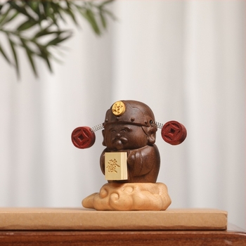 Drveni stolni ukras: Bog bogatstva od orašastog drveta, kreativno izrezbarena mozaika