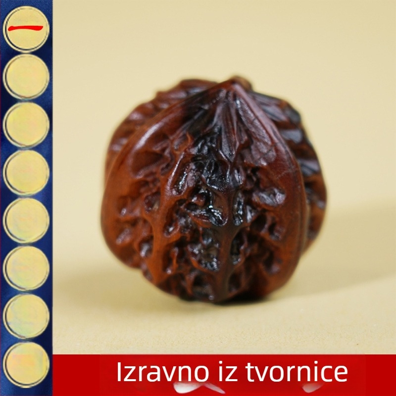 Prirodno oštećeno gromom drvo jujube i orah s ručnim rezbarskim komadićima, fino izrezbani drveni predmeti, taoistički ritualni alati i ponude