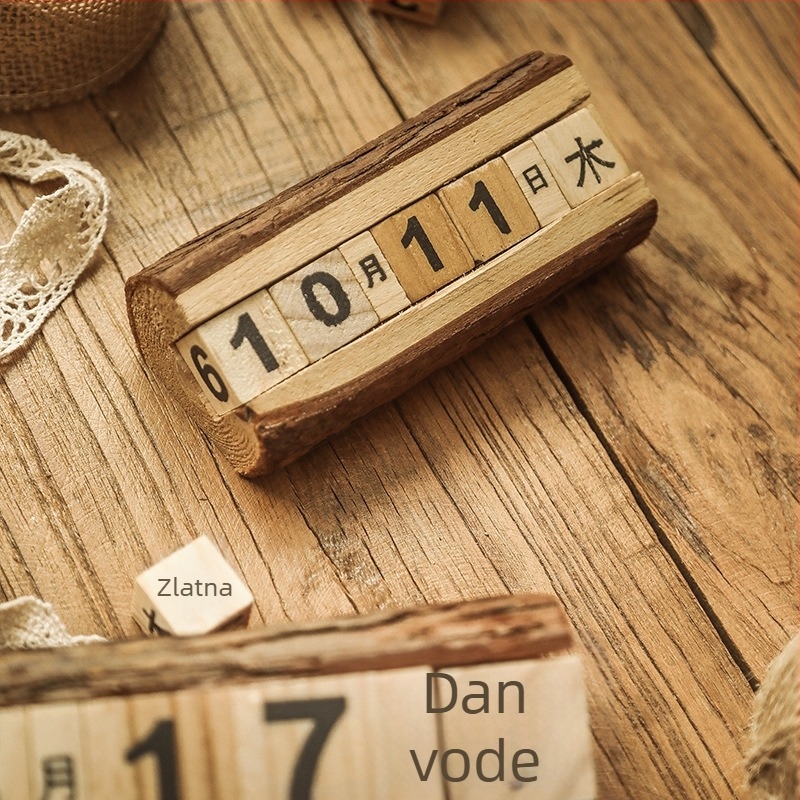 Retro drveni stolni kalendar – dekorativni rekvizit za fotografiju