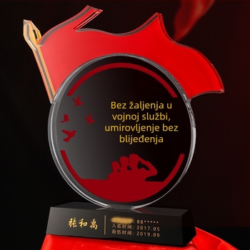 Poklon za Dan vojske veteranima – prilagođena kristalna trofeja za odlazak u mirovinu