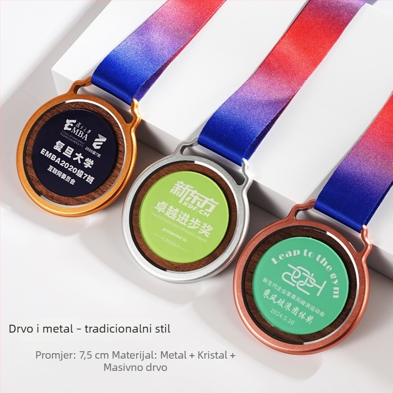 Kružna kristalna medalja s drvenim i metalnim postoljem za maraton i sportska natjecanja – nagrada trofej