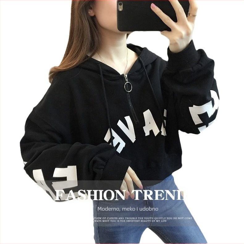 Ženski cropped duksa s kapuljom i polu-zipom, lagana tkanina, streetwear stil, 2025