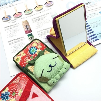 Smiling Dream Lucky Cat AK-22 četvrtasto kozmetičko ogledalo s japanskim stilom tekstilnom završnicom, prenosno stojeće ogledalo za žene