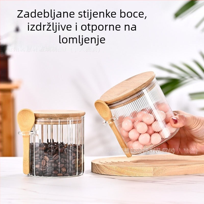 Staklena posuda s kapom od bambusa i drvenom žlicom, za zrna kave i začine, s vertikalnim prugama
