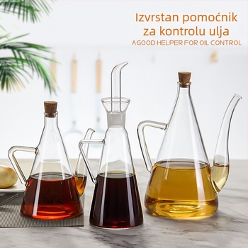 Staklena bočica za začine u kuhinji – ocat, sezamovo ulje, sojin sos i kuhinjsko vino