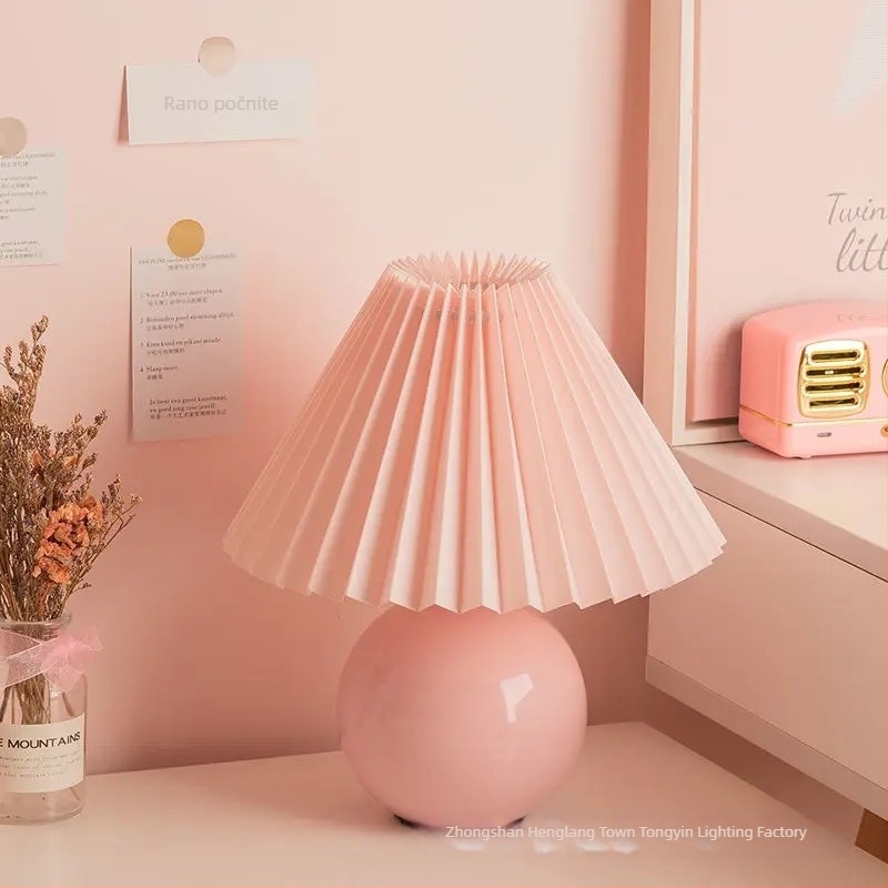 Mala plisirana stolna lampica za spavaću sobu, nordijska keramička noćna lampa, minimalistički stil, ugodna za oči, podesiva jačina svjetla, tri boje režima