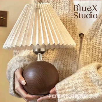 Nordijska stolna lampa s plisiranim abažuruom, noćna svjetiljka za spavaću sobu, dekorativna retro lampa