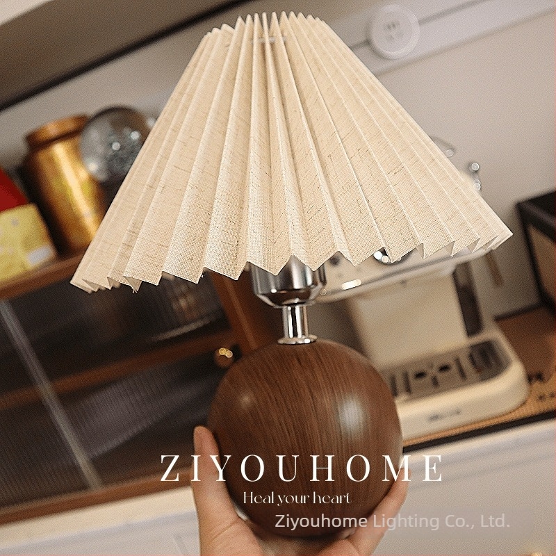Nordijska stolna lampa s plisiranim abažuruom, noćna svjetiljka za spavaću sobu, dekorativna retro lampa