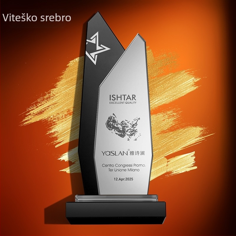Prilagođeni kristalni trofej za dodjelu nagrade izvanrednom zaposleniku na svečanoj ceremoniji godišnjeg sastanka tvrtke