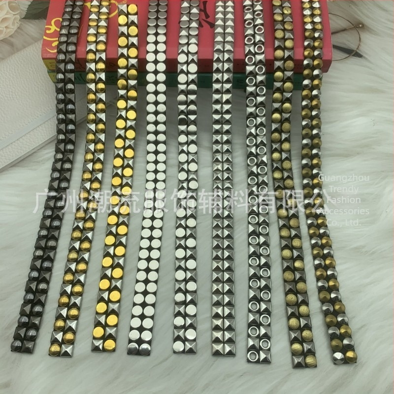 DIY hardver za obuće i odjeću: četveronoge kopče, četverokutni plosnati klinovi, okrugle glave, karike i očice, elektroplatični metal