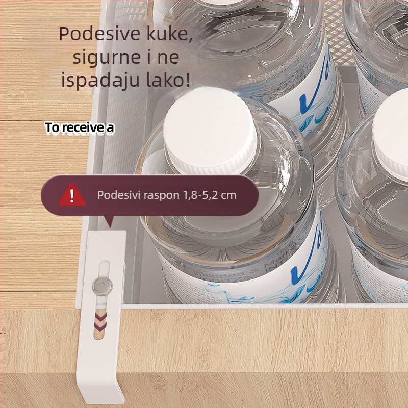 Polica za pohranu uz krevet u studentskom domu s visećom košarom