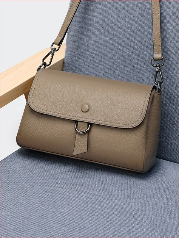 Ležerna torbica od prave kože za žene, 2026 novi trend, jednostavan i svestran crossbody s velikim kapacitetom, meka koža, mala torbica za rame.