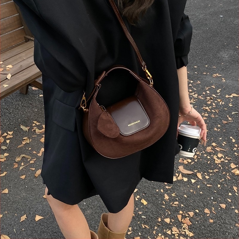 Ženska torbica u korejskom stilu, nišni model, 2025 nova, minimalistička crossbody torba za ramena