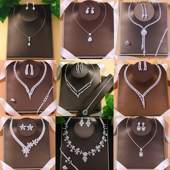Cvjetni rhinestone set nakita, tri dijela — vjenčani dodaci (naušnice i ogrlica)