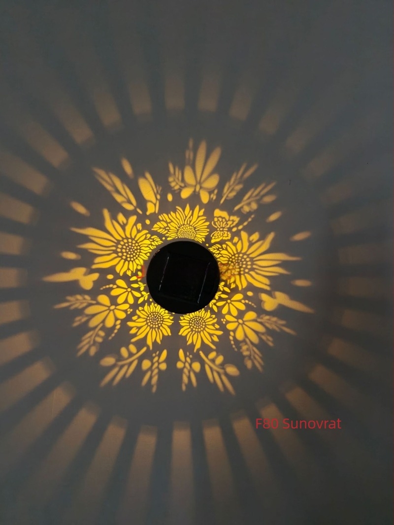 Solarna vanjska zidna lampa s projekcijom — mandala motivi suncokret i pion