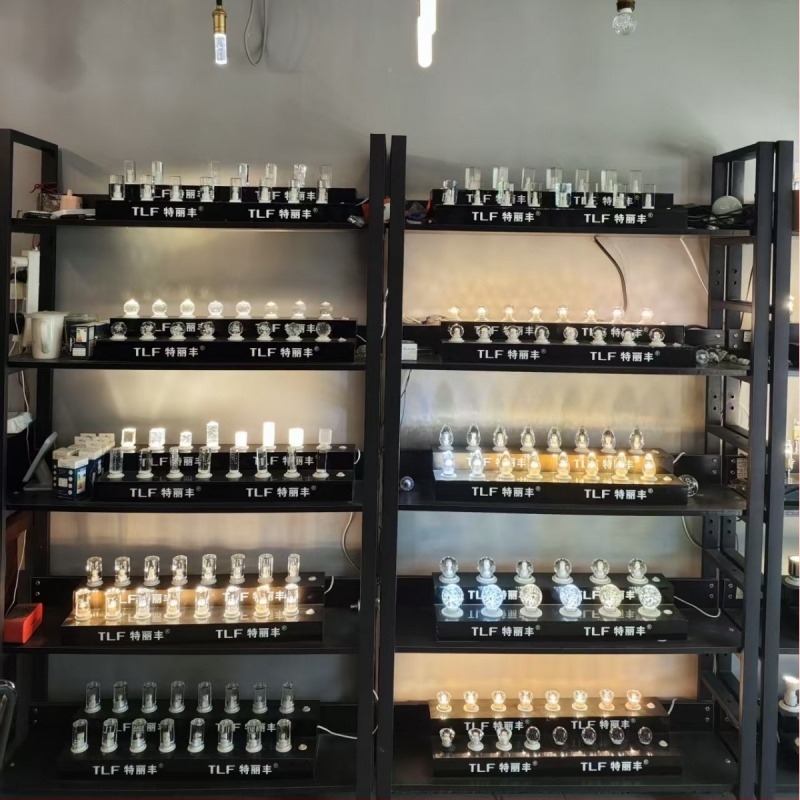 Kristalna LED žarulja, E27 baza, regulacija svjetline, moderno osvjetljenje za spavaću sobu i blagovaonicu.