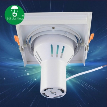 Visokousnosni kvadratni LED downlight s bijelim kućištem i PAR30 držačem lampe