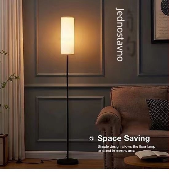Vintage podna lampa s lanenim abažurom, skandinavski stil, retro dekorativna lampa u američkom stilu