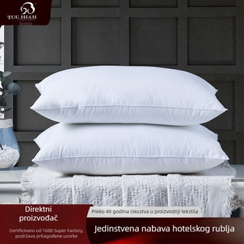 Hotelska jastuk od čistog pamuka s jezgom od pamuka i punjenjem od poliesterskog vlakna, pravokutnog oblika, visina 15–20 cm, mekan i udoban.