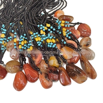 Prirodni sardonyx surovi kamen privjesak s chalcedonom, agatom i jadeom — ogrlica s pletenim lancem, mali privjesak