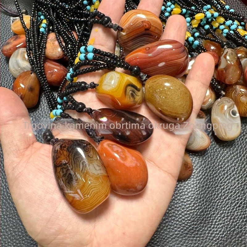 Prirodni sardonyx surovi kamen privjesak s chalcedonom, agatom i jadeom — ogrlica s pletenim lancem, mali privjesak