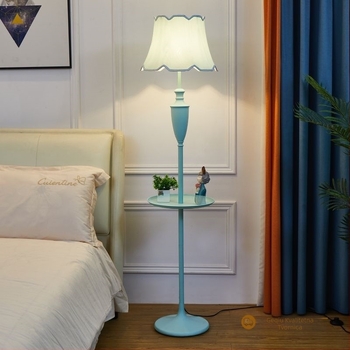 Podna lampa u američkom retro stilu s nordijskim dizajnom, daljinskim upravljanjem, pogodna za studijsku sobu, dnevni boravak i spavaću sobu; uz krevet, uz kauč i uz stolić za kavu