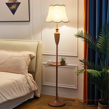Podna lampa u američkom retro stilu s nordijskim dizajnom, daljinskim upravljanjem, pogodna za studijsku sobu, dnevni boravak i spavaću sobu; uz krevet, uz kauč i uz stolić za kavu