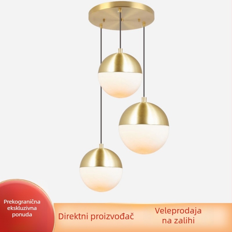 Mini luster nordijskog stila od pozlaćenog mesinga s dizajnerskom sfernom staklenom kuglom, pogodan za restoran, trgovinu, spavaću sobu, hodnik i bar.