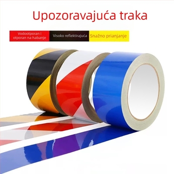 Upozoravajuća traka za označavanje poda — zebro pruge crno‑žute boje, otporna na habanje i vodootporna.