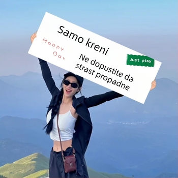 Vanjski kamping — mali ručni banner, moderan rekvizit za fotografije na putovanjima, teambuildingu, planinarenju i uz more