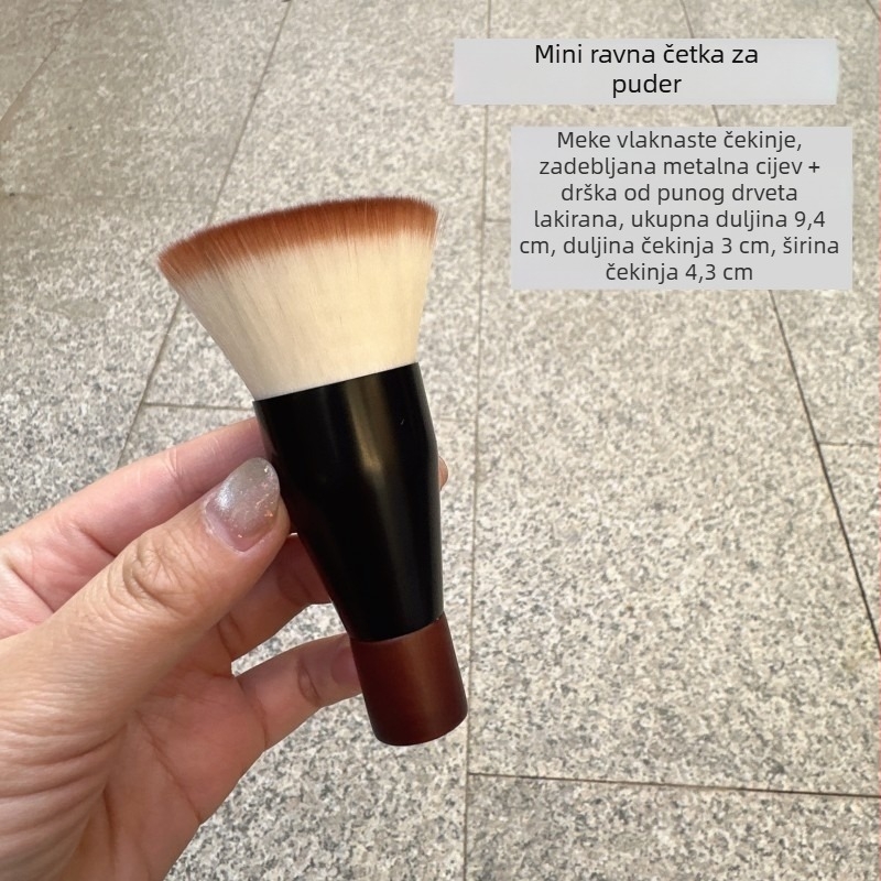 Mini četkica za puder s plosnim vrhom, mekanim sintetičkim vlaknima, metalnom cijevi i drškom od drveta