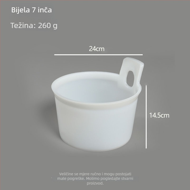 Plastična kašika za zalijevanje i prihranu biljaka u vrtu