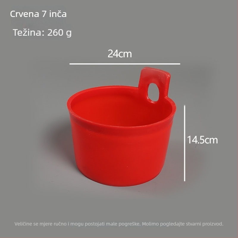 Plastična kašika za zalijevanje i prihranu biljaka u vrtu