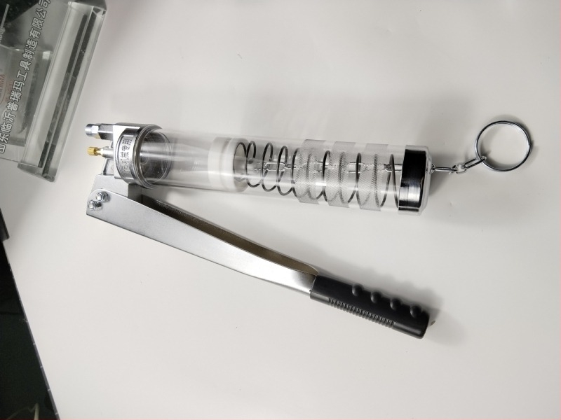 Ručni pumi mazivo za bager – dvostruka i jednostruka šipka, dvostruki piston, aluminijska legura, spremnik 800cc, ukupna duljina 365 mm