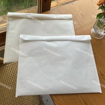 Bijela tkanina vrećica od kraft papira za odjeću, otporna na prašinu i vodootporna, reciklabilna, otisnuta