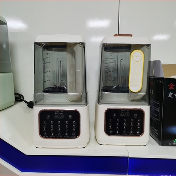 Domaći blender s kolor zaslonom, niskom razinom buke, grijanjem i automatskim programima za hranu za bebe, sokove i sojino mlijeko