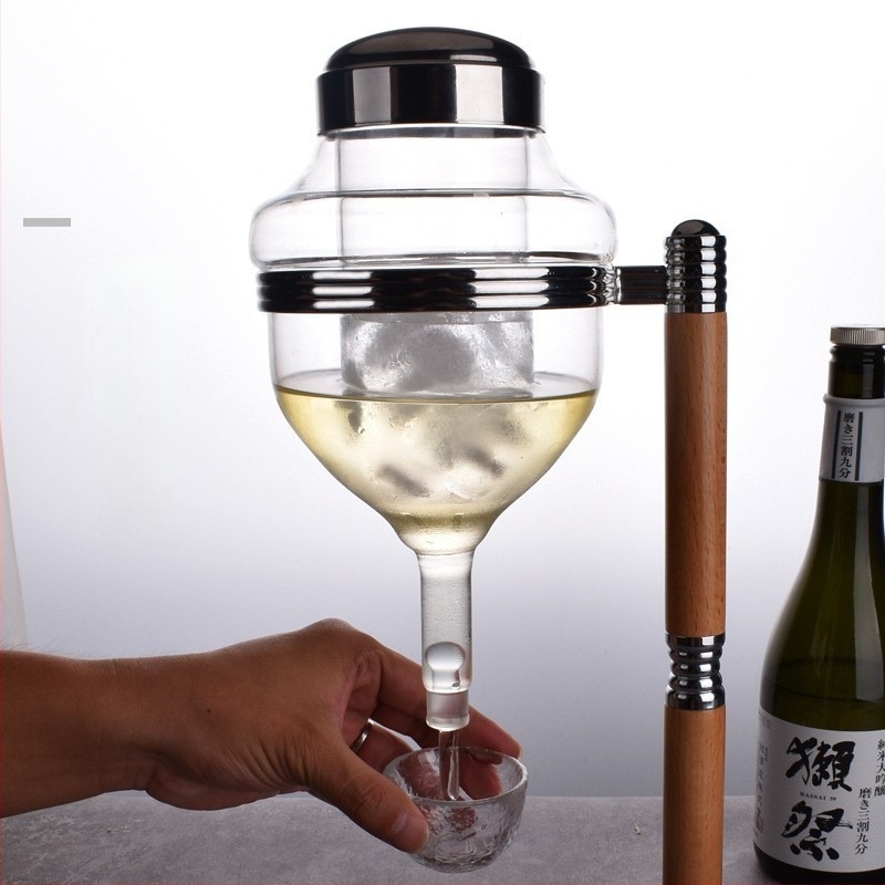 Set sakea od stakla: japanskog stila boca za toplo sake s ledenim hlađenjem i kapljajući dekantor