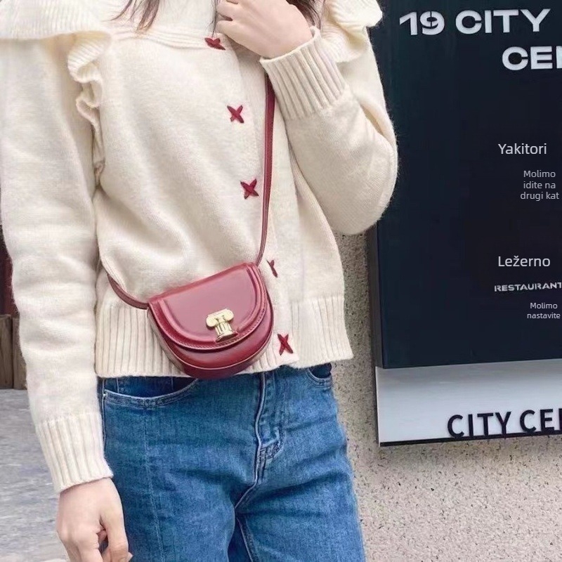 Crvena mini ženska torbica u stilu sedla, crossbody torba, magnetsko zatvaranje, XL veličina.