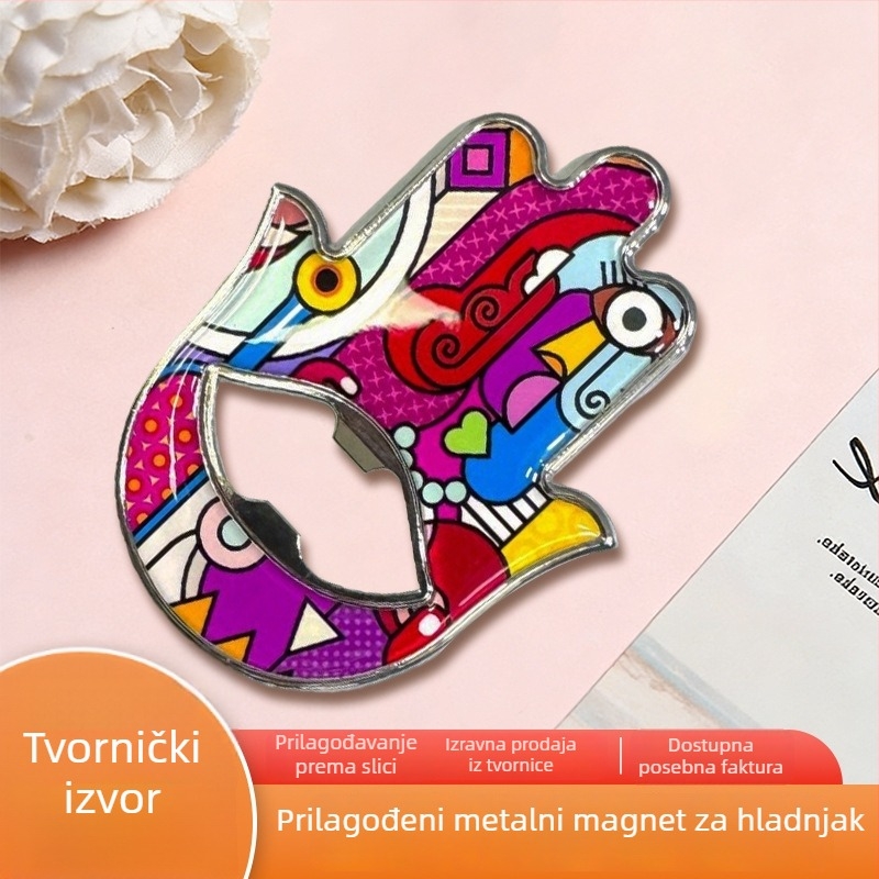 Otvarač boca od cinkove legure uz privjesak za ključeve, s logom i magnetom za hladnjak