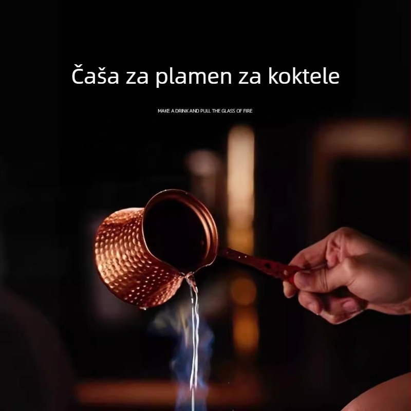 Metalni goblet s bakrenim premazom za bar i koktele, vintage stil točenja, šalice turske kave