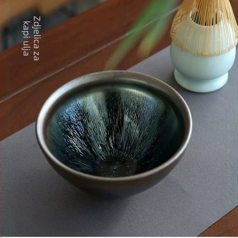 Čajna šalica Jian Kiln s glazurom oil-drop, promjer 12,5 cm, dizajn zlatne niti i visiće tikve