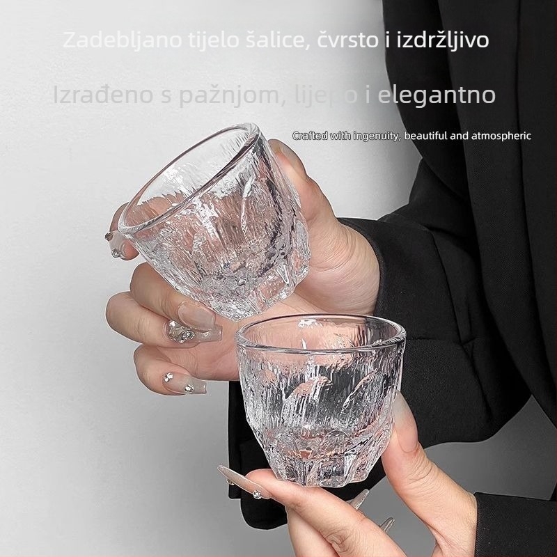 Wabi-Sabi stil: mini ledeno staklo za kućnu upotrebu, čaša za whisky s diskretnim luksuzom