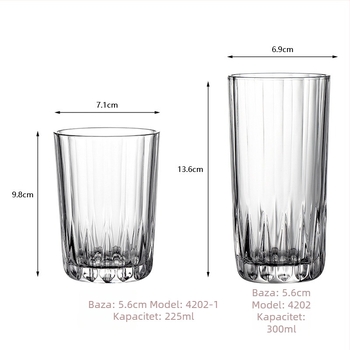 Toplotno otporna staklena šalica s pravim cilindričnim tijelom i prugastim prozirnim dizajnom, pogodna za čaj, mlijeko, sok, kavu ili vino; kućna šalica za doručak.