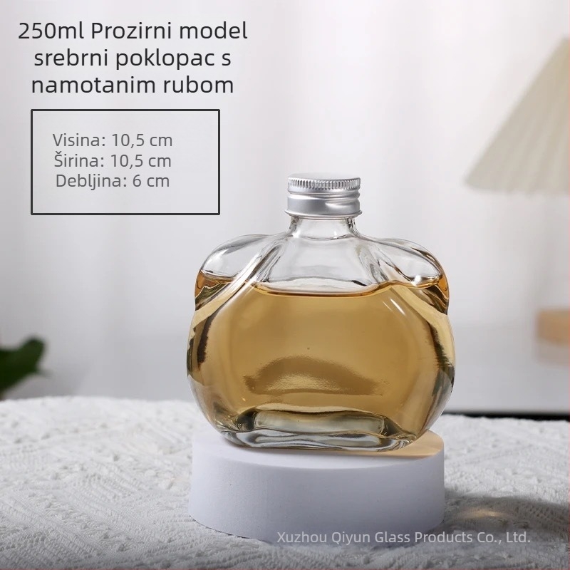 Staklena boca za liker i voćno vino, prozirna, mala zapremina, kapica s dizajnom mačjih ušiju