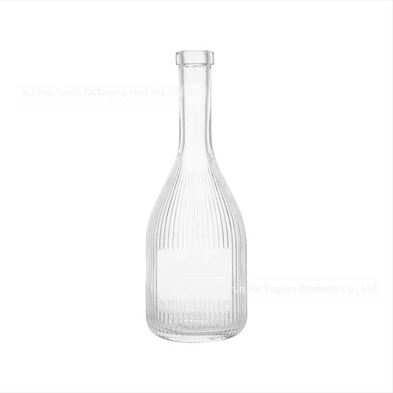 Visokokvalitetne prazne boce za alkohol od kristalno bijelog stakla, za votku, voćna vina i domaće napitke; mogućnost tiskanja loga; zapremine 100 ml, 250 ml, 350 ml, 500 ml.