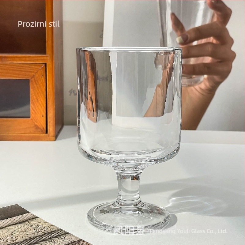 Stakleni goblet s reljefom suncokreta, vintage stil