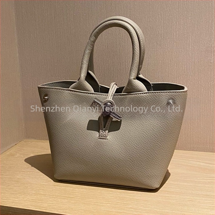 Roseau Mini Torbica s Bambusom Kopčom, Kožna Bucket Torbica Za Ramu ili Crossbody