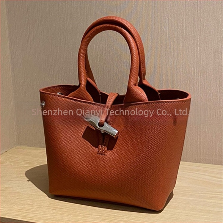 Roseau Mini Torbica s Bambusom Kopčom, Kožna Bucket Torbica Za Ramu ili Crossbody